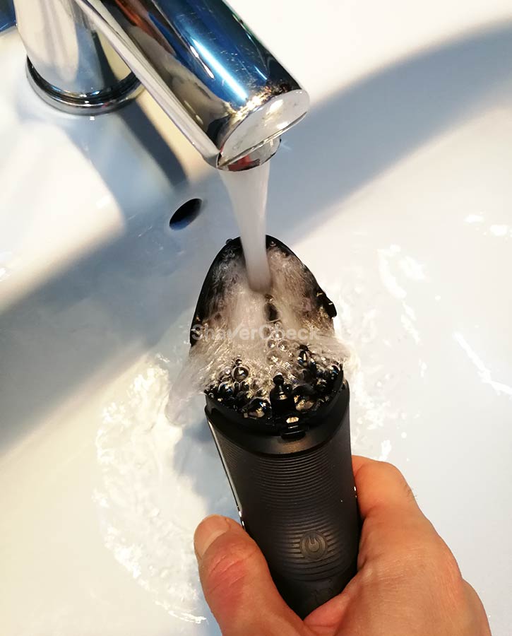 Cleaning the Philips Norelco Shaver 3100 (S3310/81) with tap water