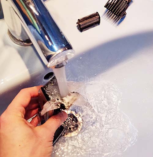 Cleaning the trimmer with water