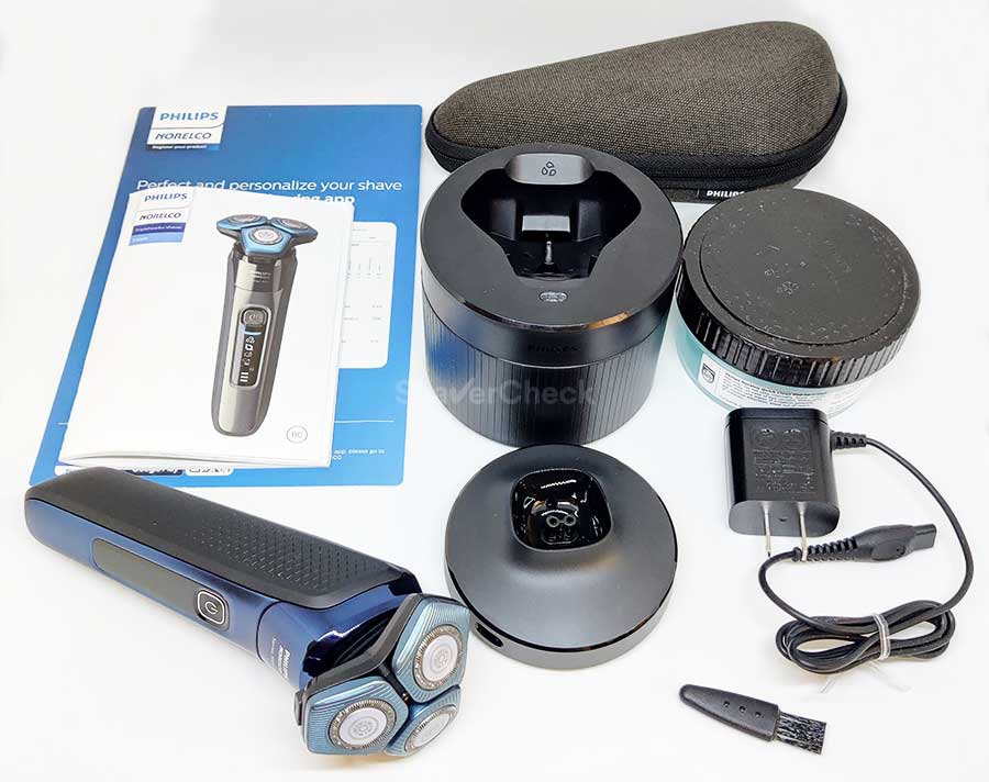 The accessories included with the Philips Norelco Shaver 7700 (S7782/85).