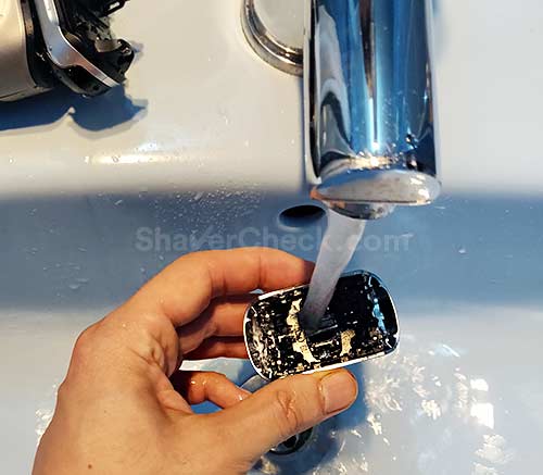 Rinsing the cassette with water.