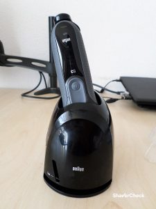 The cleaning station of the Braun Series 3 3050cc