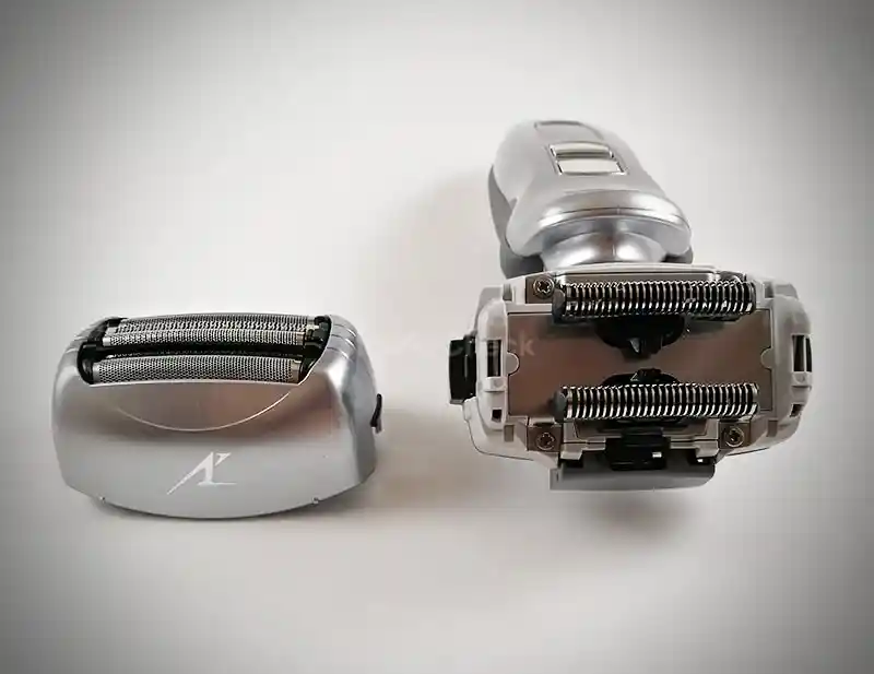 The foil and inner blades of a Panasonic Arc 4 shaver.
